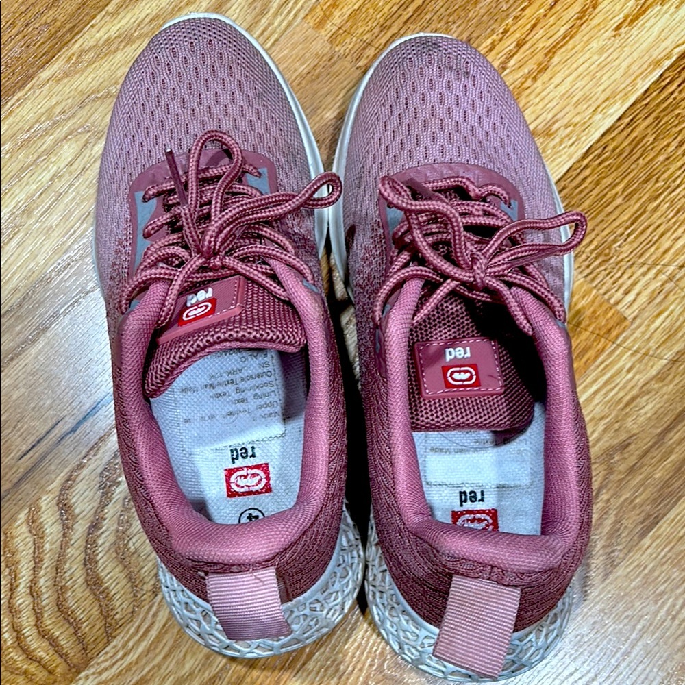 Ecko red big kids Sneakers with Textured Sole